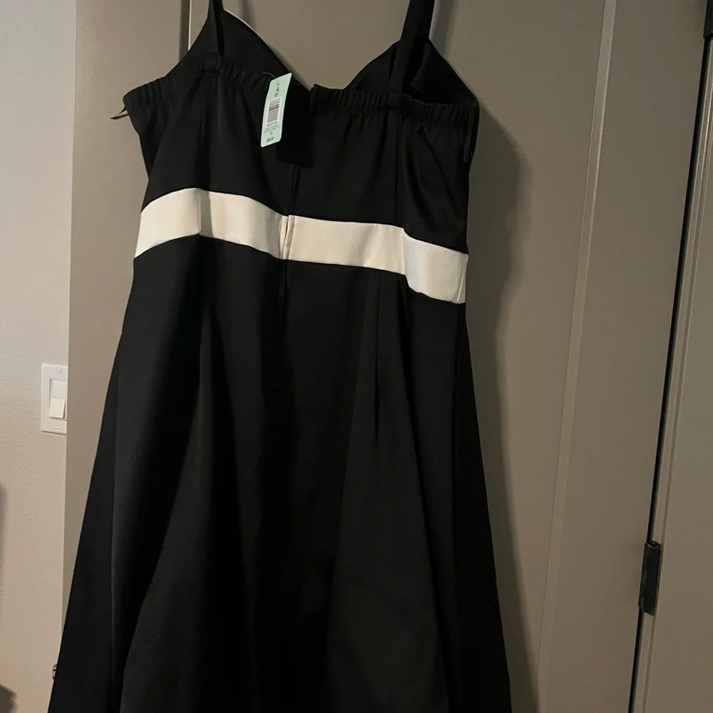 Black torrid dress, size 18.  New. - Picture 4 of 8